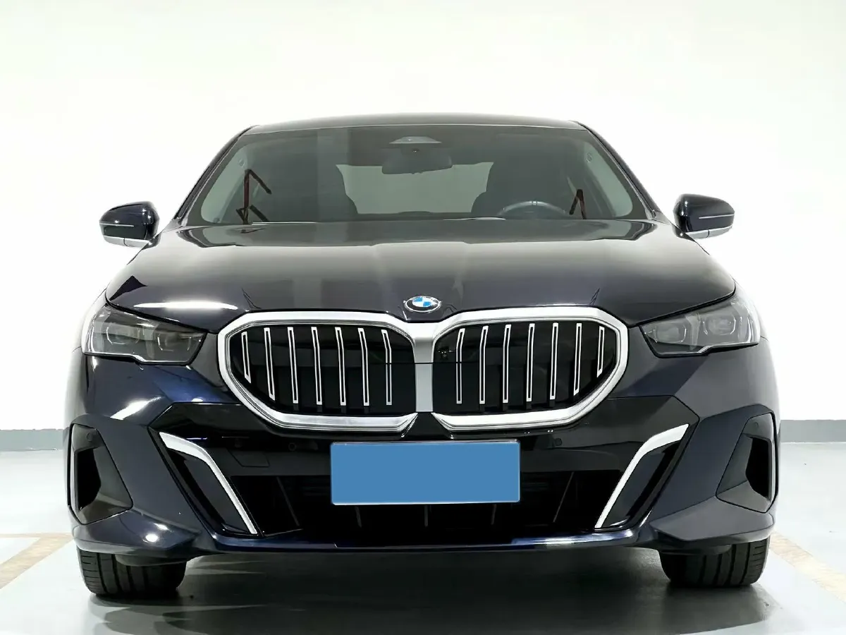 2024 BMW 5 Series 2.0T 258HP L4 8AT,autocango,china used car exporter,china ev exporter,chinese used car exporter,chinese used ev exporter