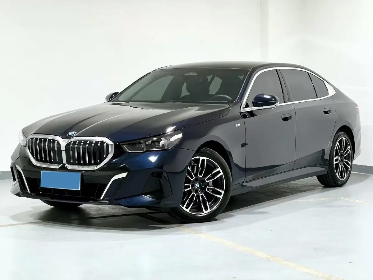 2024 BMW 5 Series 2.0T 258HP L4 8AT