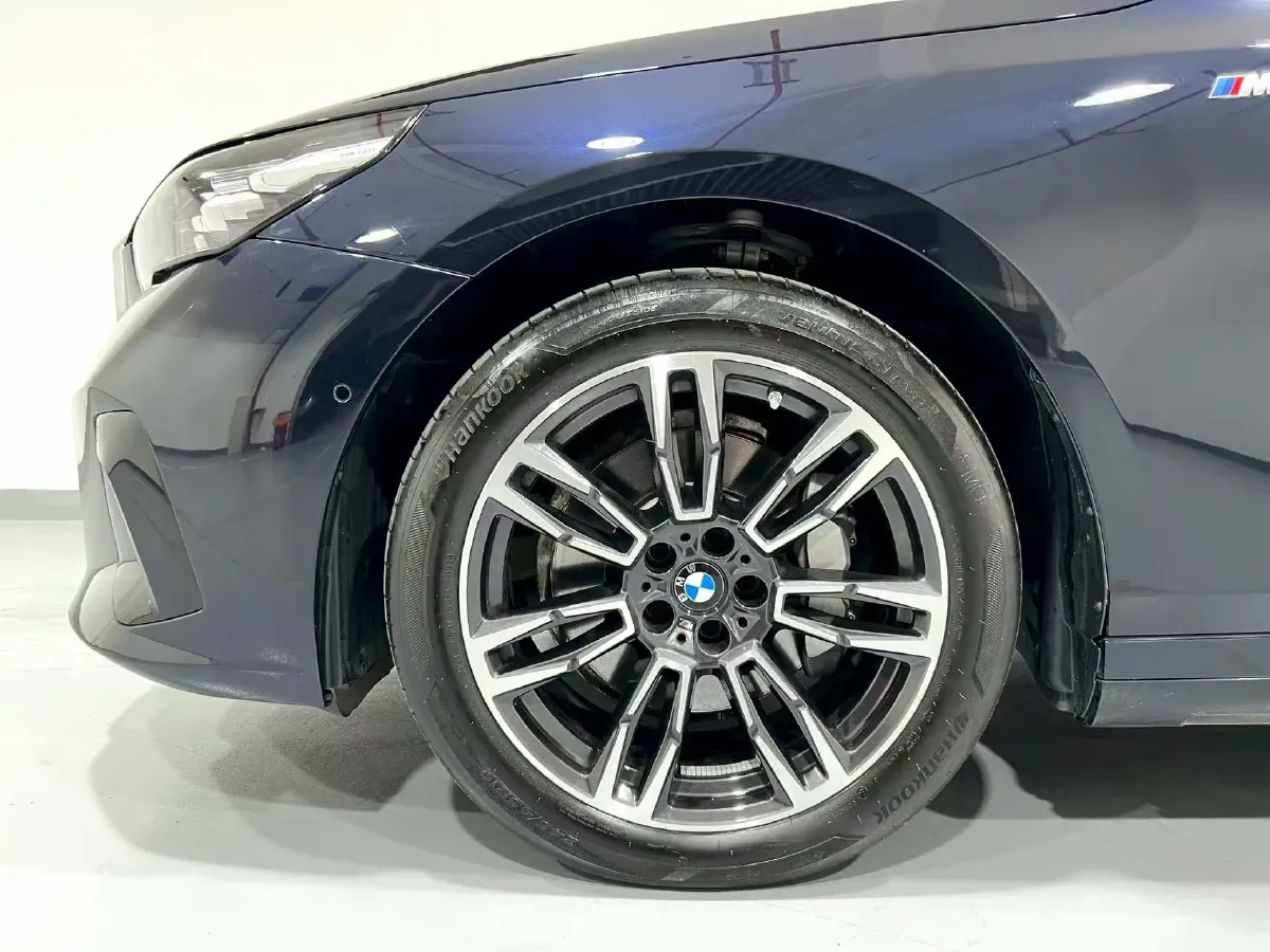 2024 BMW 5 Series 2.0T 258HP L4 8AT,autocango,china used car exporter,china ev exporter,chinese used car exporter,chinese used ev exporter