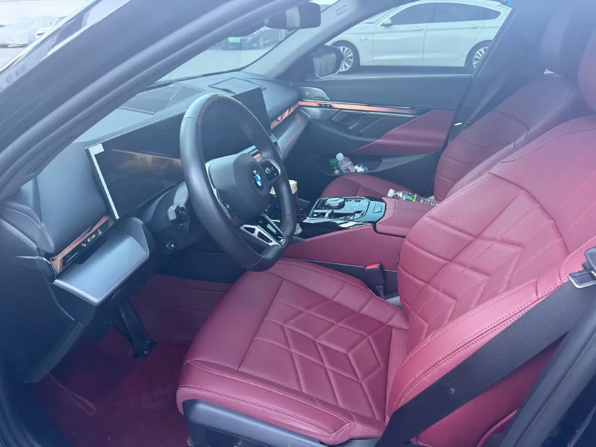 2024 BMW 5 Series 2.0T 258HP L4 8AT,autocango,china used car exporter,china ev exporter,chinese used car exporter,chinese used ev exporter