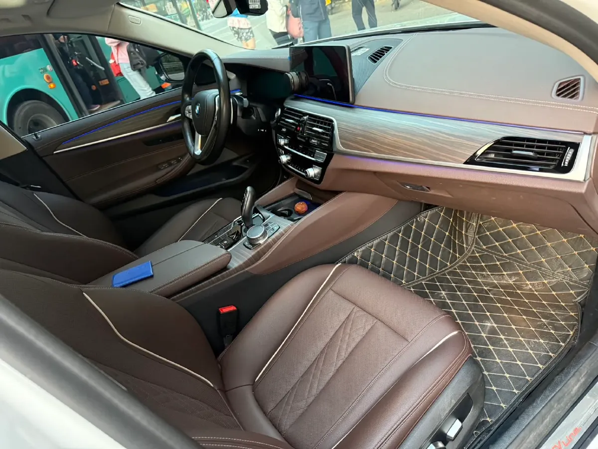 2021 BMW 5 Series 2.0T 252HP L4 8AT,autocango,china used car exporter,china ev exporter,chinese used car exporter,chinese used ev exporter