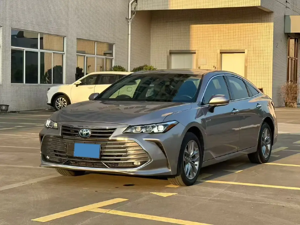 2019 Toyota Avalon 2.5L 178HP L4 E-CVT Hybrid