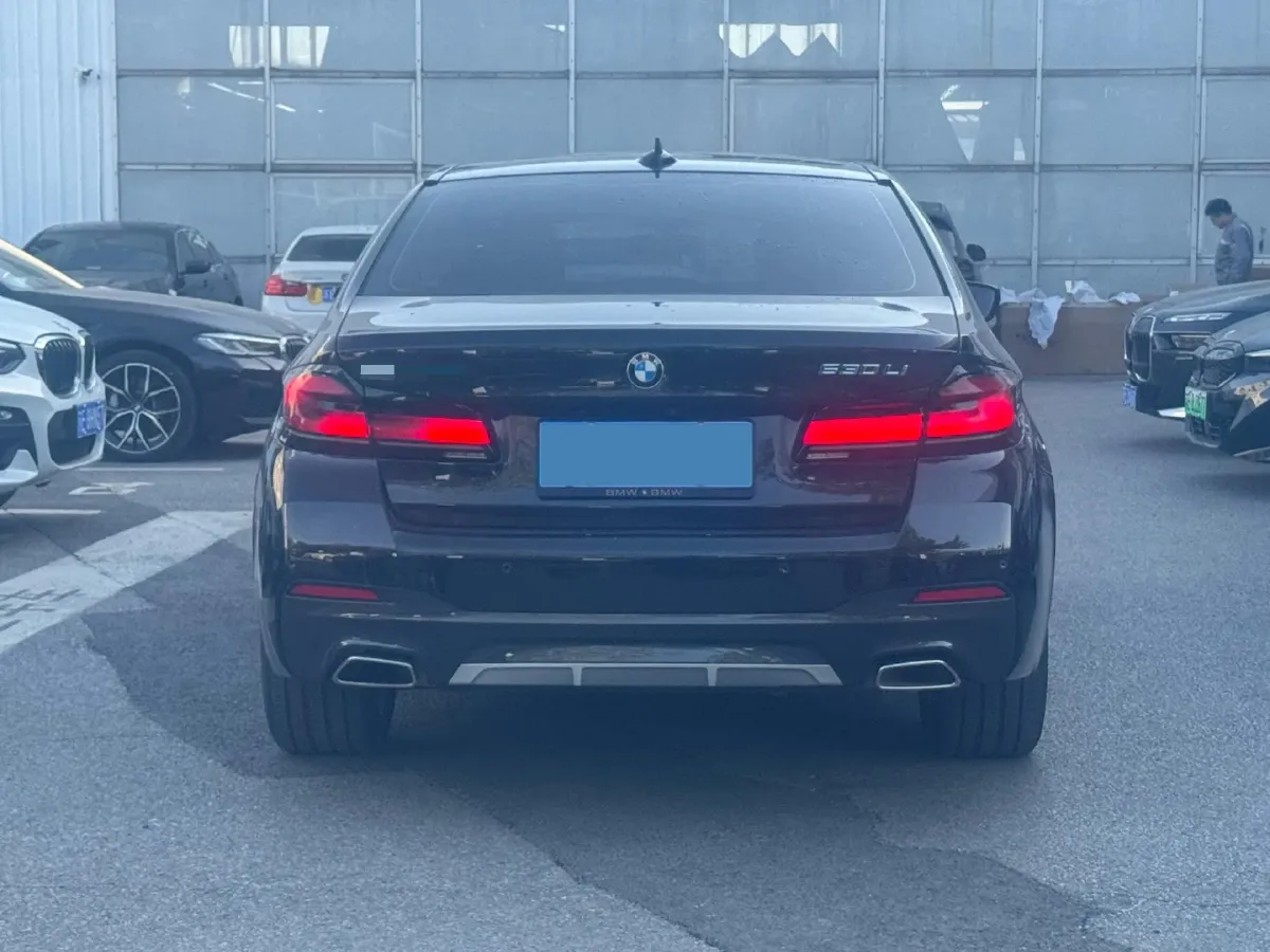 2022 BMW 5 Series 2.0T 252HP L4 8AT,autocango,china used car exporter,china ev exporter,chinese used car exporter,chinese used ev exporter