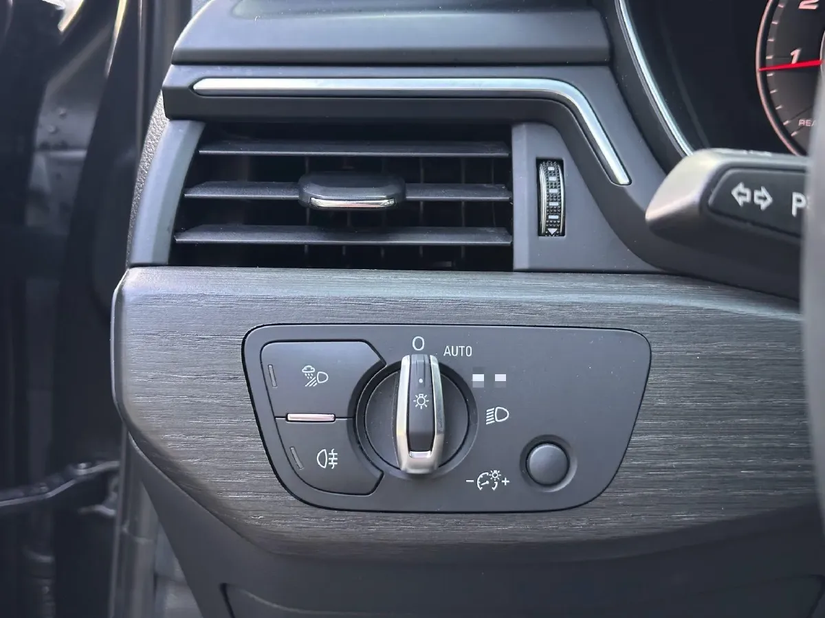 2021 Audi A4 2.0T 252HP L4 7DCT,autocango,china used car exporter,china ev exporter,chinese used car exporter,chinese used ev exporter