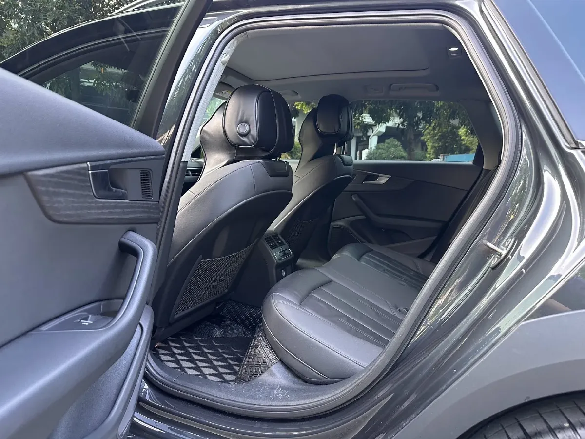 2021 Audi A4 2.0T 252HP L4 7DCT,autocango,china used car exporter,china ev exporter,chinese used car exporter,chinese used ev exporter