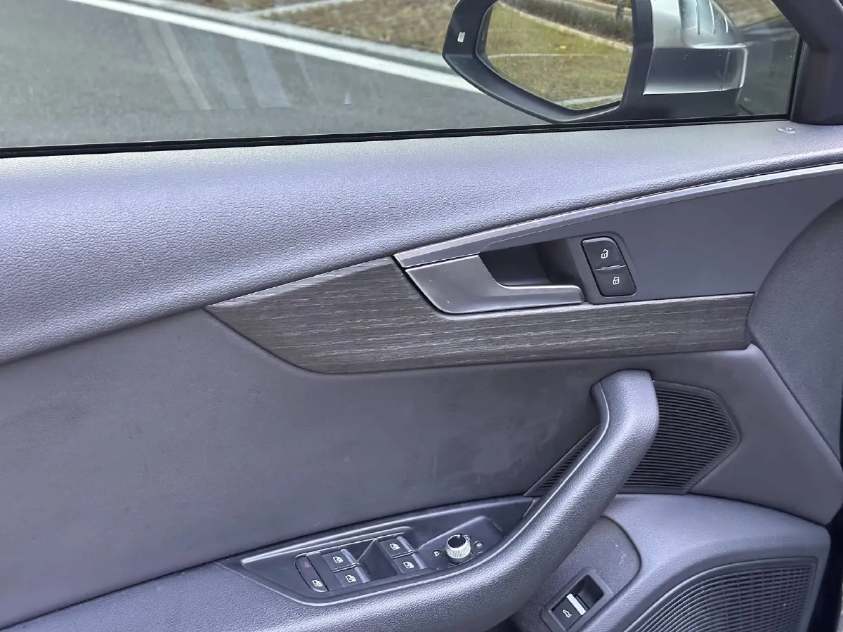 2021 Audi A4 2.0T 252HP L4 7DCT,autocango,china used car exporter,china ev exporter,chinese used car exporter,chinese used ev exporter