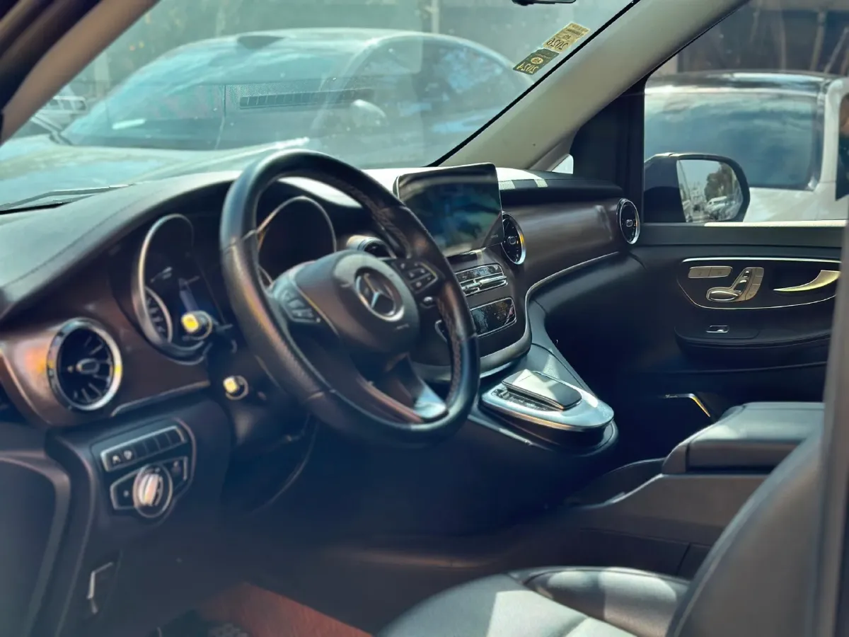 2021 Mercedes-Benz V Class 2.0T 211HP L4 9AT,autocango,china used car exporter,china ev exporter,chinese used car exporter,chinese used ev exporter