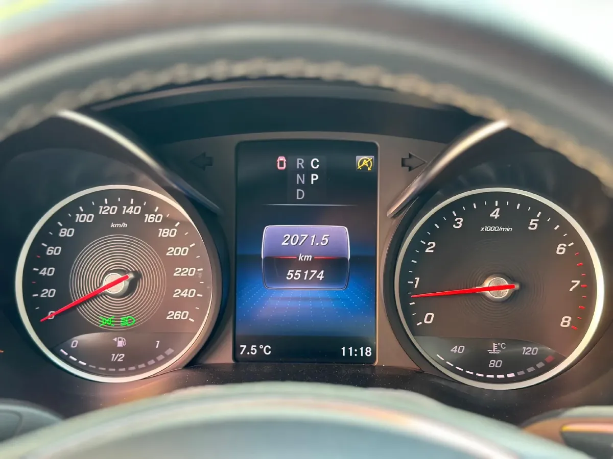 2021 Mercedes-Benz V Class 2.0T 211HP L4 9AT,autocango,china used car exporter,china ev exporter,chinese used car exporter,chinese used ev exporter