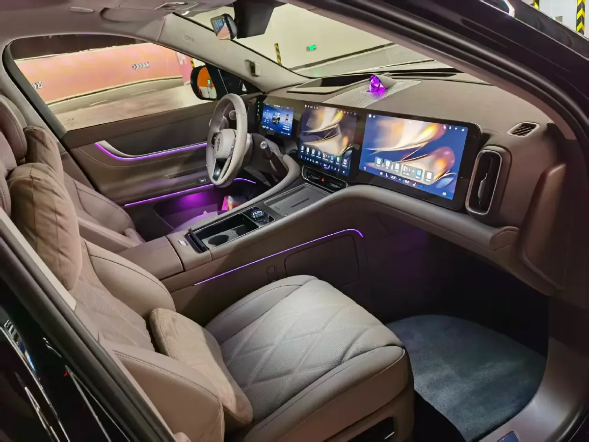 2025 AITO AITO M9 REEV 160HP REEV 52KWH,autocango,china used car exporter,china ev exporter,chinese used car exporter,chinese used ev exporter