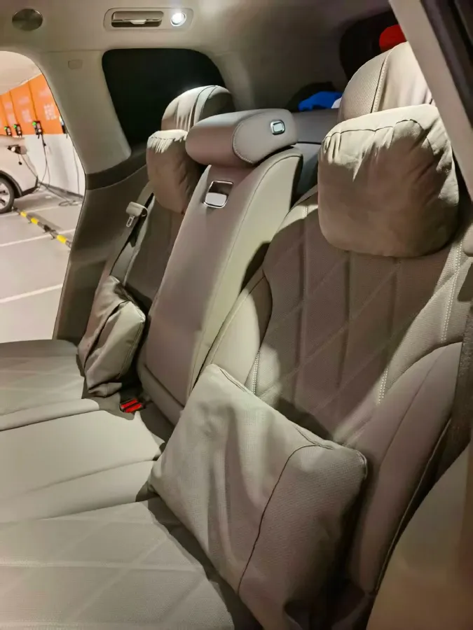 2025 AITO AITO M9 REEV 160HP REEV 52KWH,autocango,china used car exporter,china ev exporter,chinese used car exporter,chinese used ev exporter