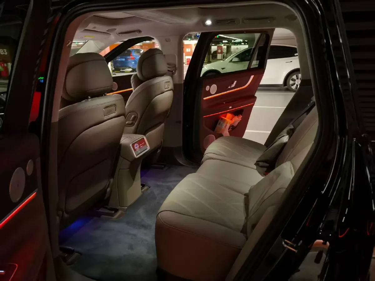 2025 AITO AITO M9 REEV 160HP REEV 52KWH,autocango,china used car exporter,china ev exporter,chinese used car exporter,chinese used ev exporter