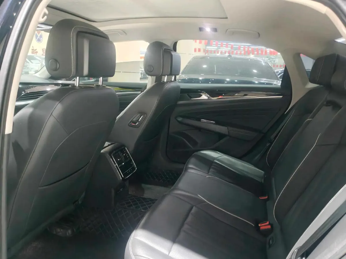 2024 Volkswagen Passat 2.0T 220HP L4 7DCT,autocango,china used car exporter,china ev exporter,chinese used car exporter,chinese used ev exporter