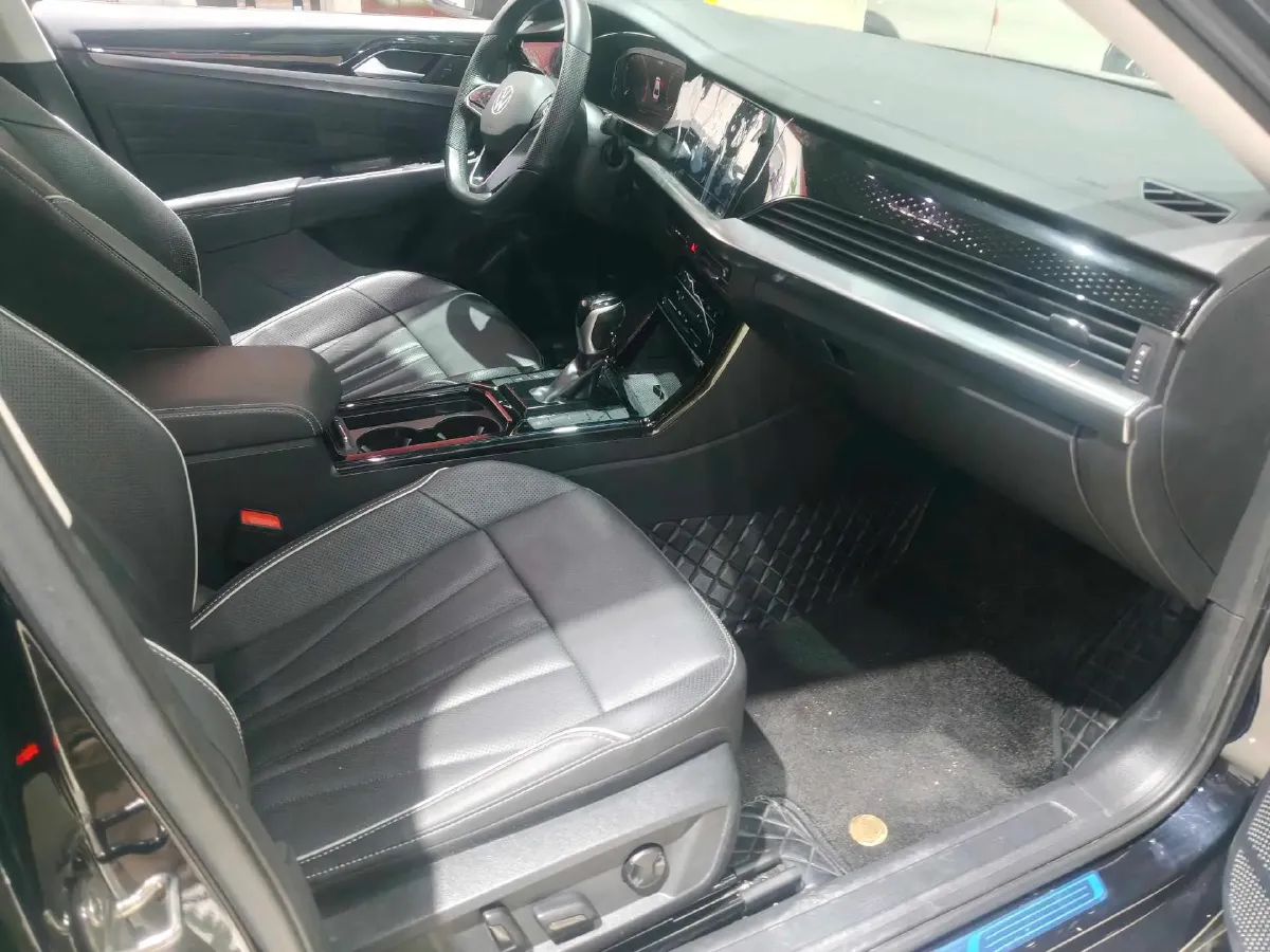 2024 Volkswagen Passat 2.0T 220HP L4 7DCT,autocango,china used car exporter,china ev exporter,chinese used car exporter,chinese used ev exporter