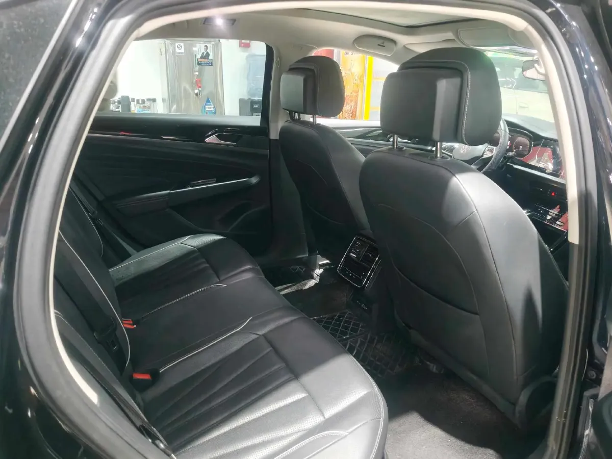 2024 Volkswagen Passat 2.0T 220HP L4 7DCT,autocango,china used car exporter,china ev exporter,chinese used car exporter,chinese used ev exporter