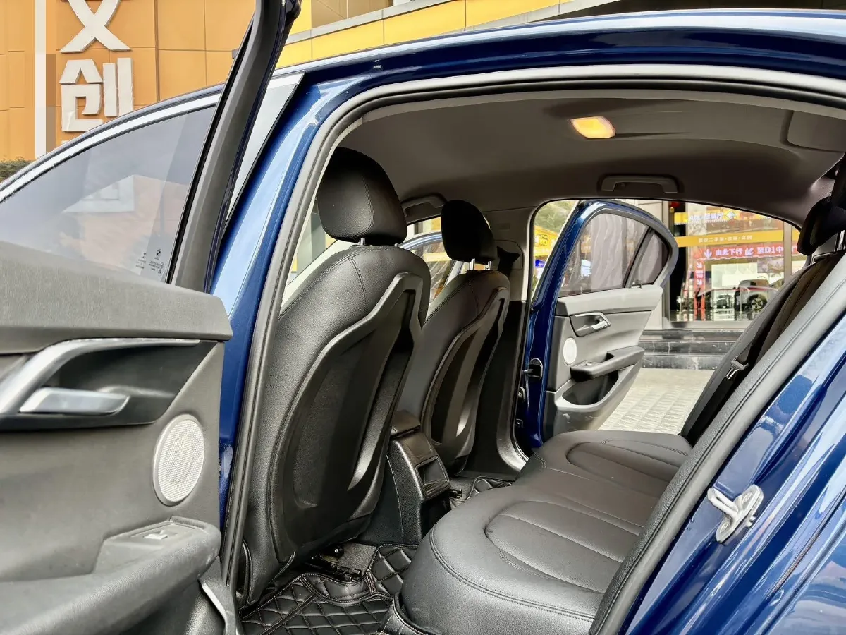 2022 BMW 1 Series 1.5T 140HP L3 7DCT,autocango,china used car exporter,china ev exporter,chinese used car exporter,chinese used ev exporter