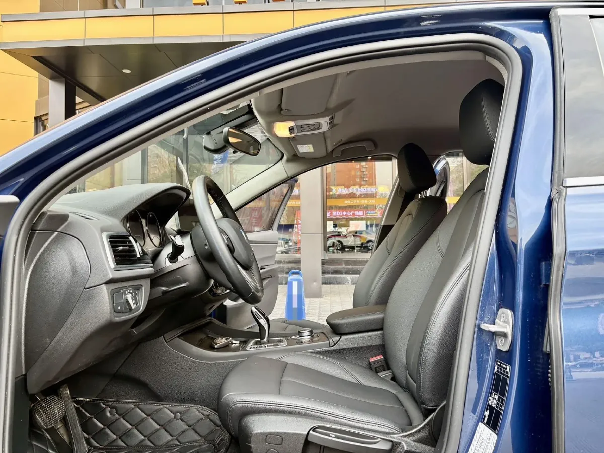 2022 BMW 1 Series 1.5T 140HP L3 7DCT,autocango,china used car exporter,china ev exporter,chinese used car exporter,chinese used ev exporter