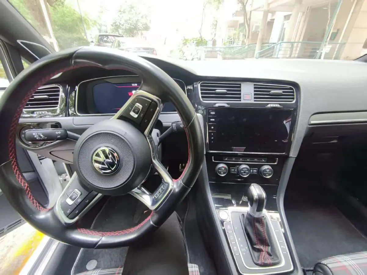 2018 Volkswagen GolfGTI 2.0T 220HP L4 7DCT,autocango,china used car exporter,china ev exporter,chinese used car exporter,chinese used ev exporter
