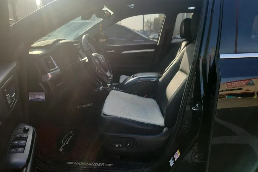 2021 Toyota Highlander 2.0T 220HP L4 6AT,autocango,china used car exporter,china ev exporter,chinese used car exporter,chinese used ev exporter