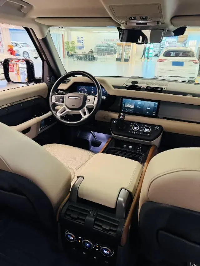 2020 Land Rover Defender 3.0T 400HP L6 8AT,autocango,china used car exporter,china ev exporter,chinese used car exporter,chinese used ev exporter