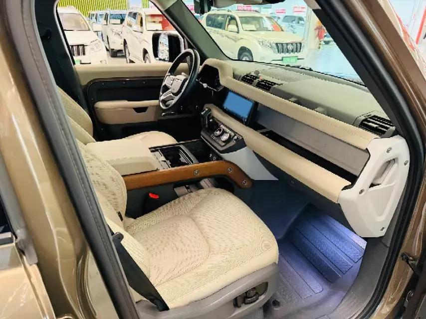 2020 Land Rover Defender 3.0T 400HP L6 8AT,autocango,china used car exporter,china ev exporter,chinese used car exporter,chinese used ev exporter