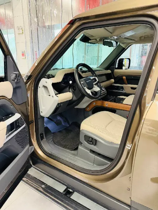 2020 Land Rover Defender 3.0T 400HP L6 8AT,autocango,china used car exporter,china ev exporter,chinese used car exporter,chinese used ev exporter