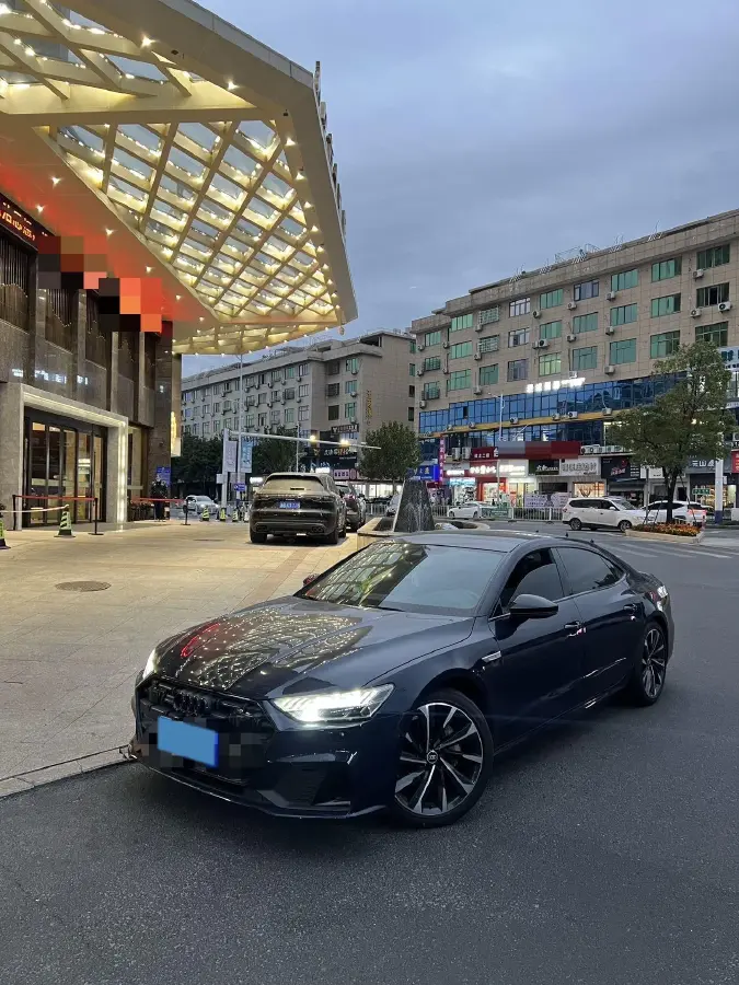 2022 Audi A7L 2.0T 245HP L4 7DCT