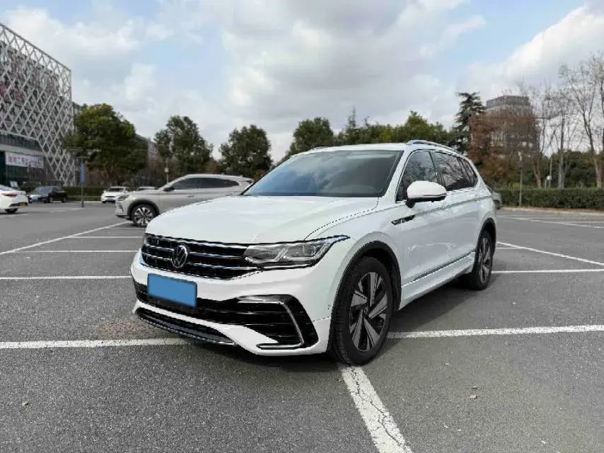 2023 Volkswagen Tiguan L 2.0T 186HP L4 7DCT