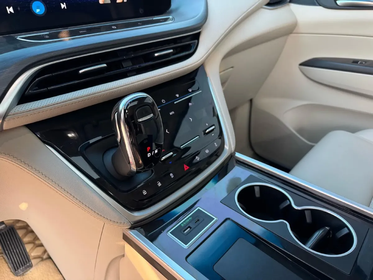 2022 Buick GL8 2.0T 237HP L4 9AT,autocango,china used car exporter,china ev exporter,chinese used car exporter,chinese used ev exporter