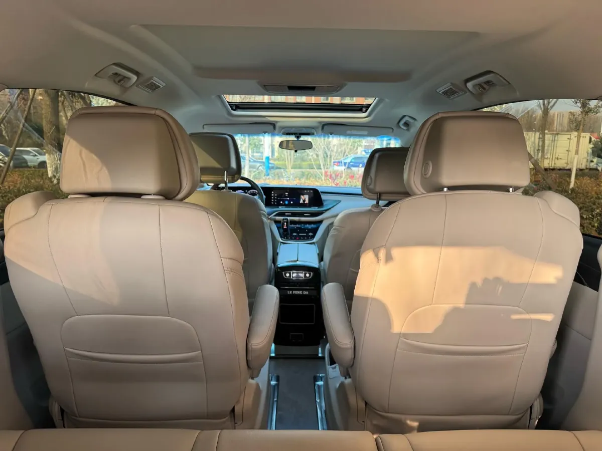 2022 Buick GL8 2.0T 237HP L4 9AT,autocango,china used car exporter,china ev exporter,chinese used car exporter,chinese used ev exporter