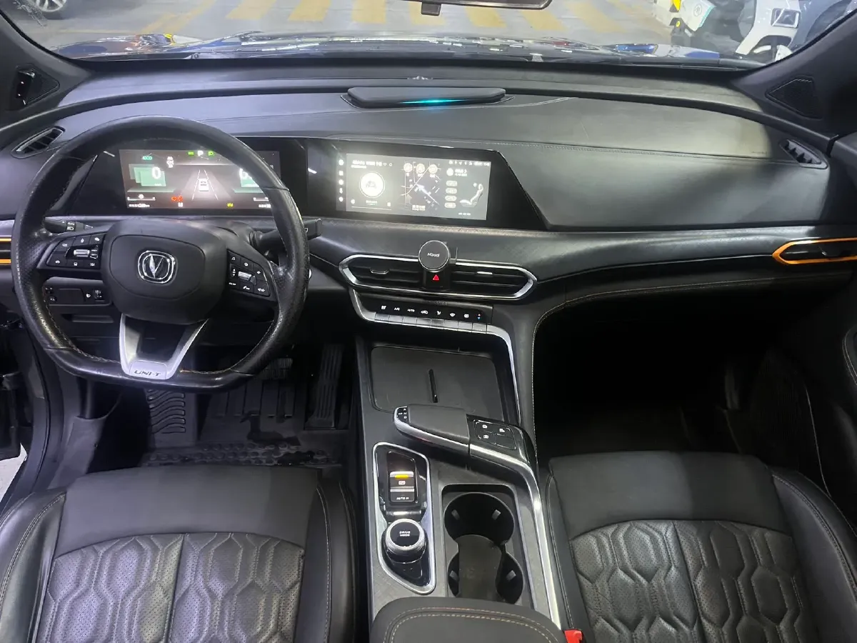 2022 ChangAn UNI-T 1.5T 188HP L4 7DCT,autocango,china used car exporter,china ev exporter,chinese used car exporter,chinese used ev exporter