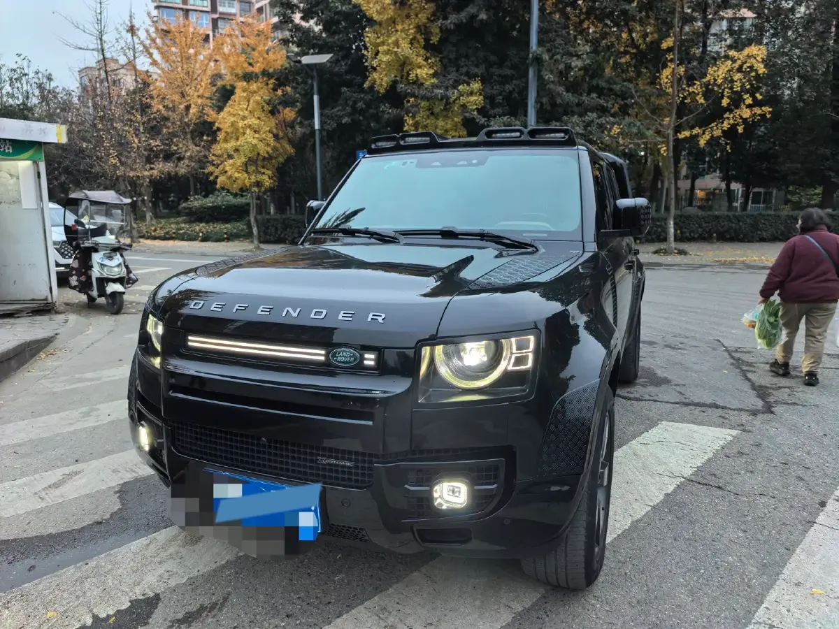2023 Land Rover Defender 2.0T 300HP L4 8AT