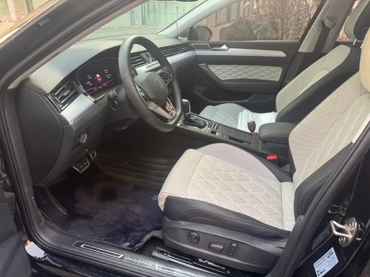 2025 Volkswagen Magotan 2.0T 186HP L4 7DCT,autocango,china used car exporter,china ev exporter,chinese used car exporter,chinese used ev exporter