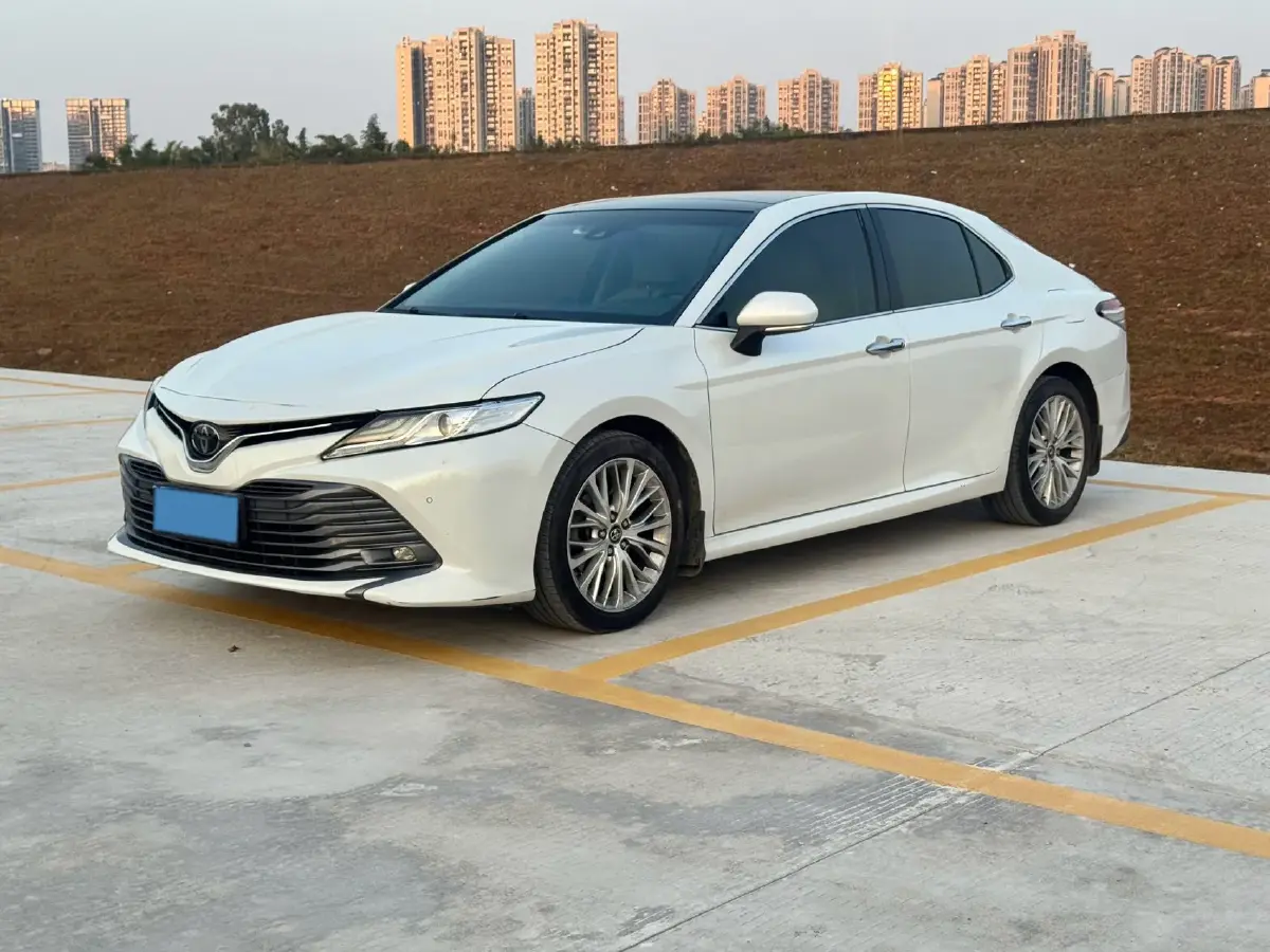 2018 Toyota Camry 2.5L 209HP L4 8AT