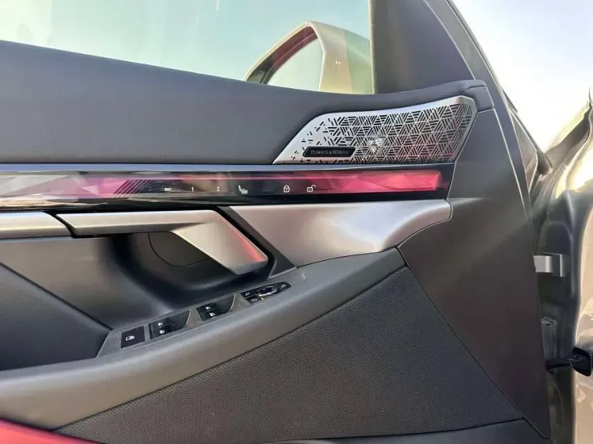 2024 BMW 5 Series 2.0T 190HP L4 8AT,autocango,china used car exporter,china ev exporter,chinese used car exporter,chinese used ev exporter