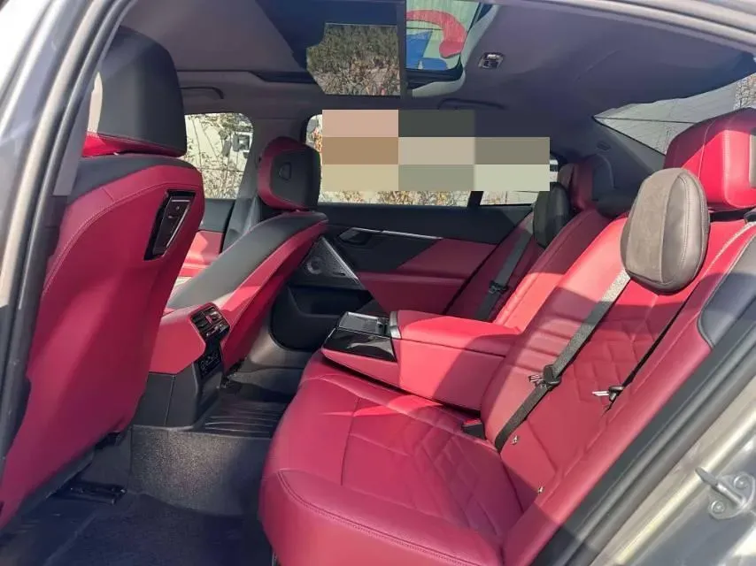 2024 BMW 5 Series 2.0T 190HP L4 8AT,autocango,china used car exporter,china ev exporter,chinese used car exporter,chinese used ev exporter