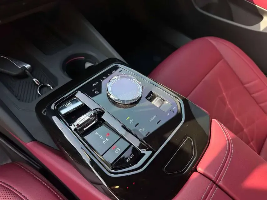 2024 BMW 5 Series 2.0T 190HP L4 8AT,autocango,china used car exporter,china ev exporter,chinese used car exporter,chinese used ev exporter