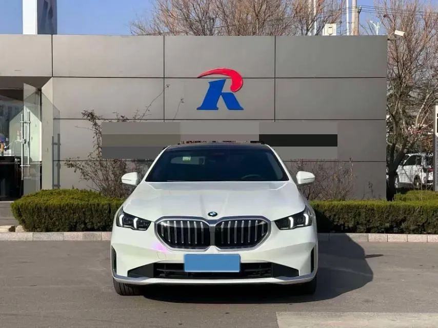 2024 BMW 5 Series 2.0T 190HP L4 8AT,autocango,china used car exporter,china ev exporter,chinese used car exporter,chinese used ev exporter