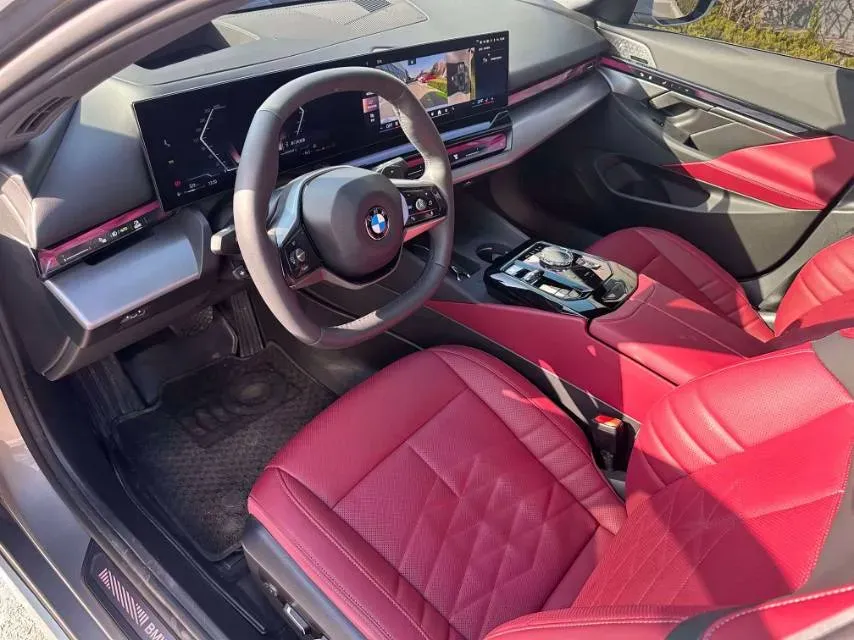 2024 BMW 5 Series 2.0T 190HP L4 8AT,autocango,china used car exporter,china ev exporter,chinese used car exporter,chinese used ev exporter