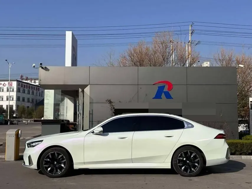 2024 BMW 5 Series 2.0T 190HP L4 8AT,autocango,china used car exporter,china ev exporter,chinese used car exporter,chinese used ev exporter