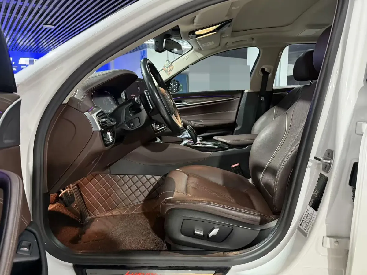 2021 BMW 5 Series 2.0T 252HP L4 8AT,autocango,china used car exporter,china ev exporter,chinese used car exporter,chinese used ev exporter