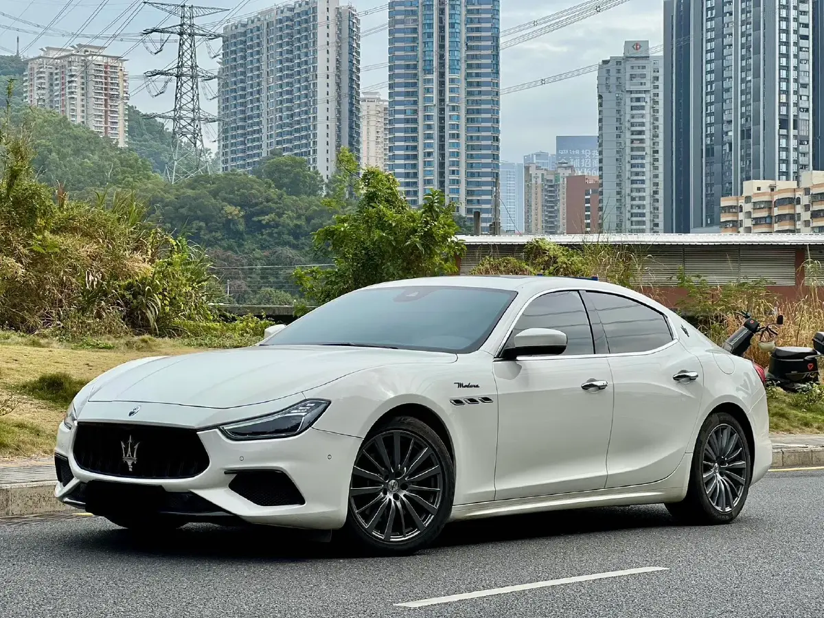 2022 Maserati Ghibli 3.0T 350HP V6 8AT