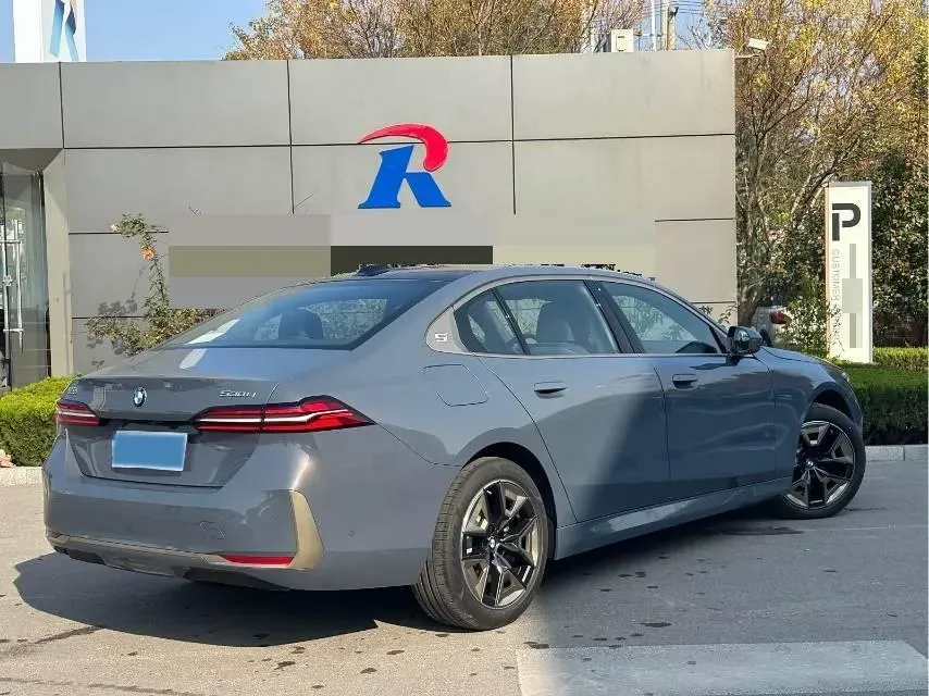 2024 BMW 5 Series 2.0T 258HP L4 8AT,autocango,china used car exporter,china ev exporter,chinese used car exporter,chinese used ev exporter