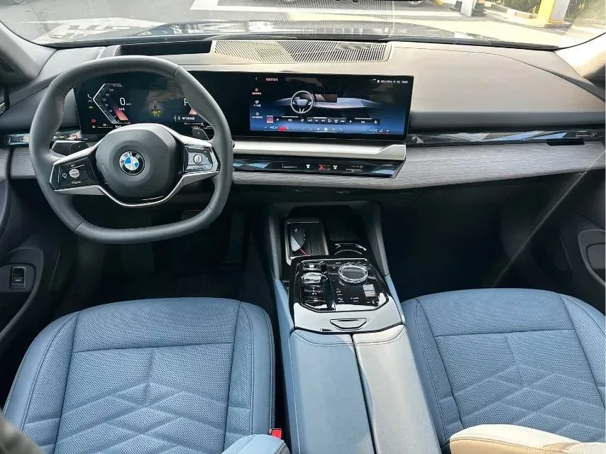 2024 BMW 5 Series 2.0T 258HP L4 8AT,autocango,china used car exporter,china ev exporter,chinese used car exporter,chinese used ev exporter