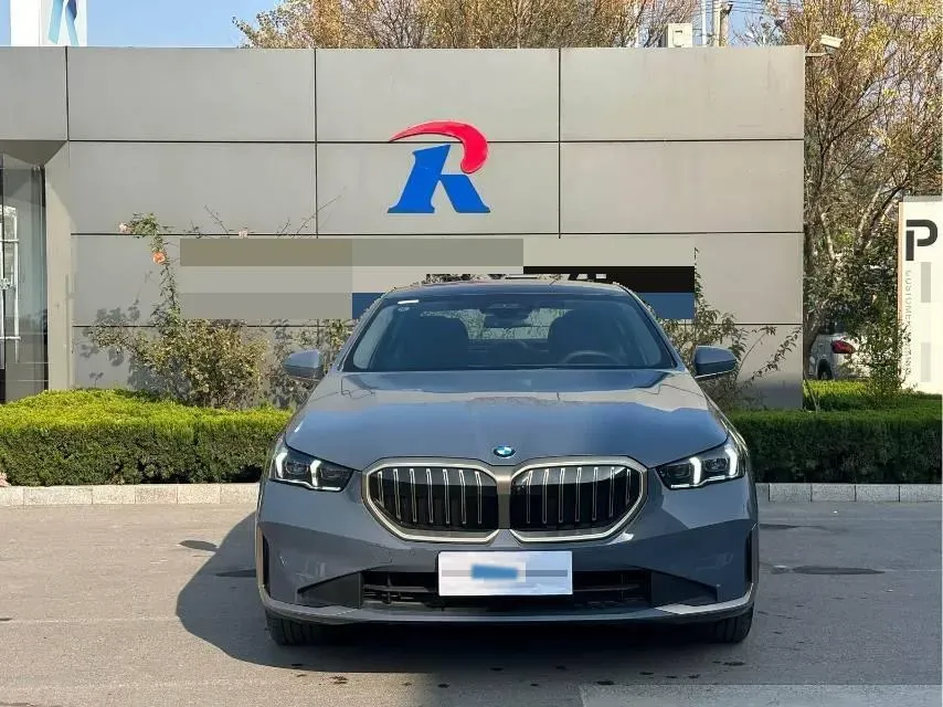 2024 BMW 5 Series 2.0T 258HP L4 8AT,autocango,china used car exporter,china ev exporter,chinese used car exporter,chinese used ev exporter