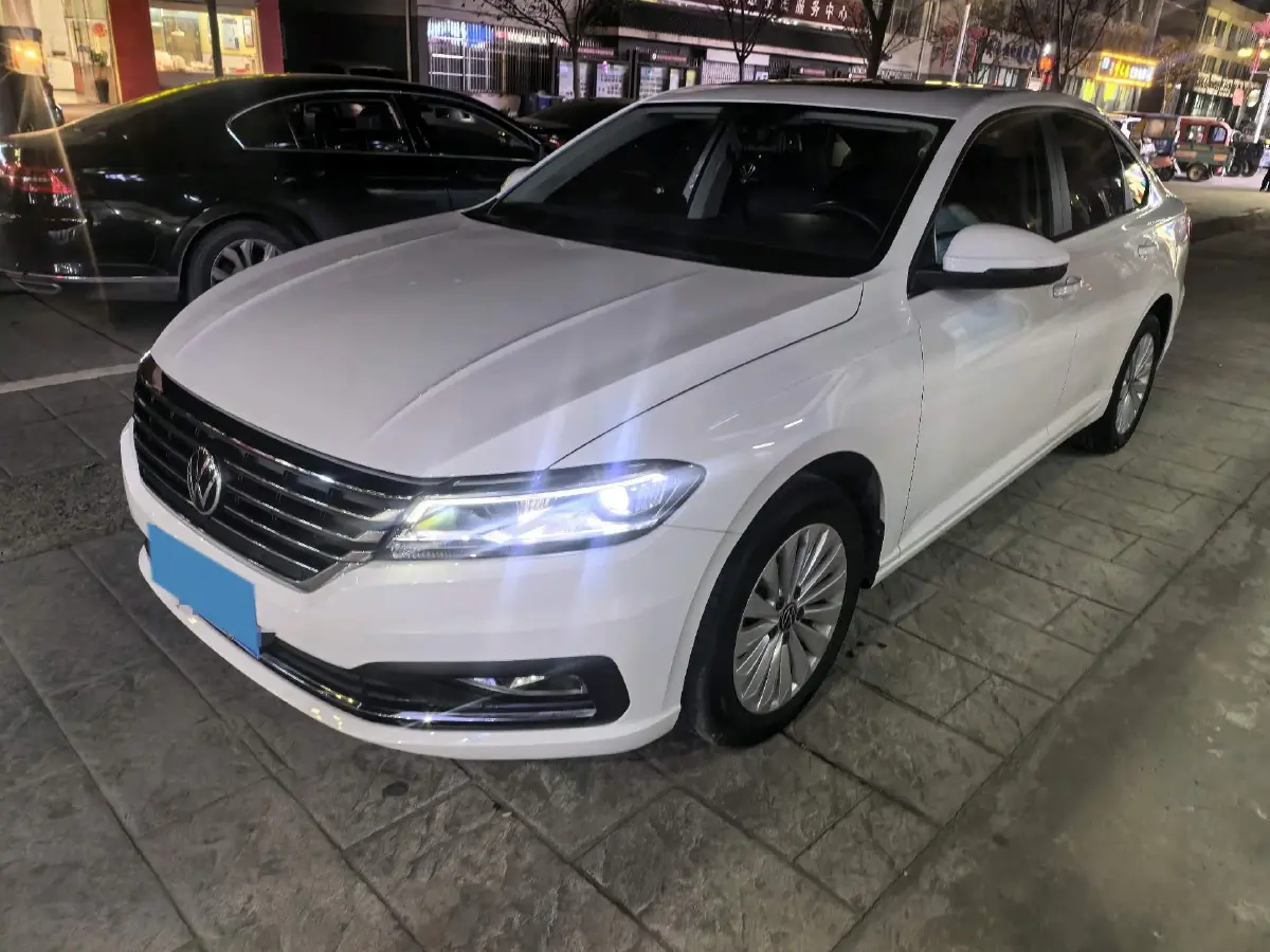 2022 Volkswagen Sagitar 1.2T 116HP L4 7DCT