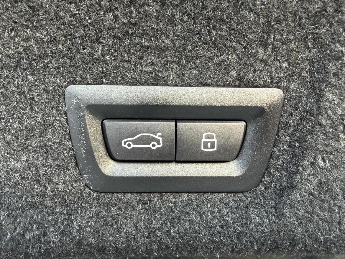 2025 BMW 3 Series 2.0T 184HP L4 8AT,autocango,china used car exporter,china ev exporter,chinese used car exporter,chinese used ev exporter