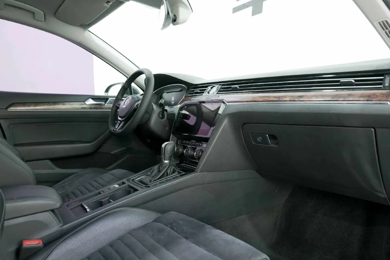 2017 Volkswagen Magotan 1.8T 180HP L4 7DCT,autocango,china used car exporter,china ev exporter,chinese used car exporter,chinese used ev exporter