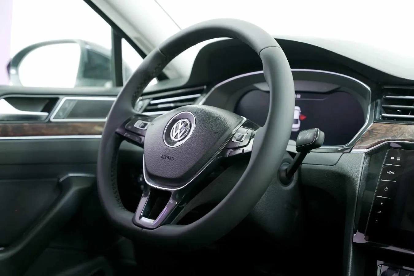 2017 Volkswagen Magotan 1.8T 180HP L4 7DCT,autocango,china used car exporter,china ev exporter,chinese used car exporter,chinese used ev exporter