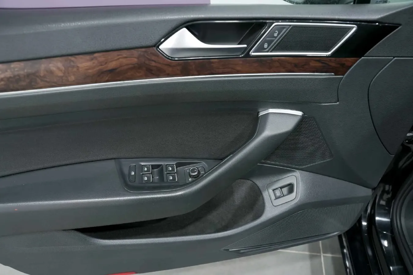 2017 Volkswagen Magotan 1.8T 180HP L4 7DCT,autocango,china used car exporter,china ev exporter,chinese used car exporter,chinese used ev exporter