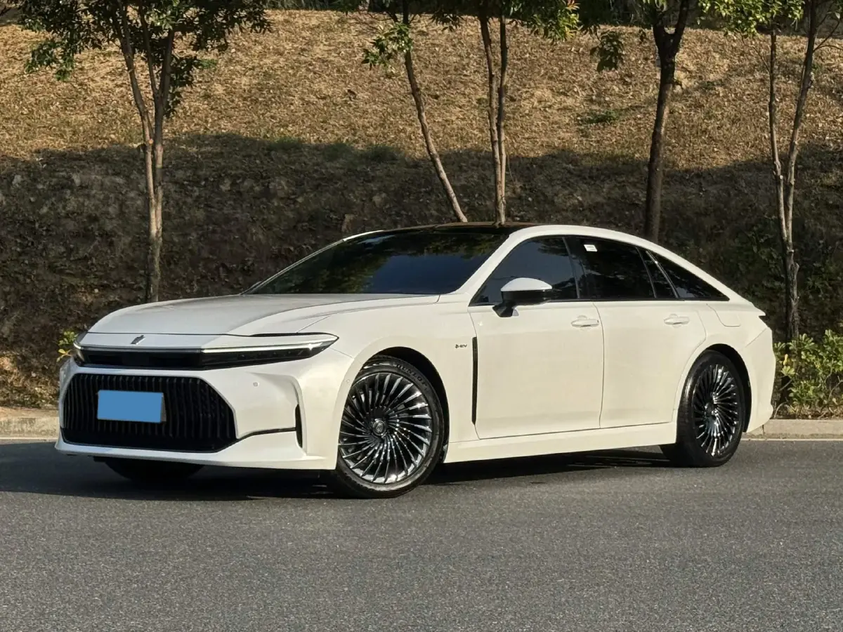 2024 Toyota Crown 2.5L 185HP L4 E-CVT Hybrid